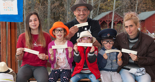 Egy hely, ahol mindig süt a nap: az Almási család és a Bátor Tábor története